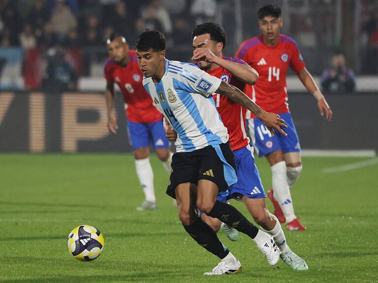 Chile y Argentina se ven las caras por las Eliminatorias 2026 | Getty Images