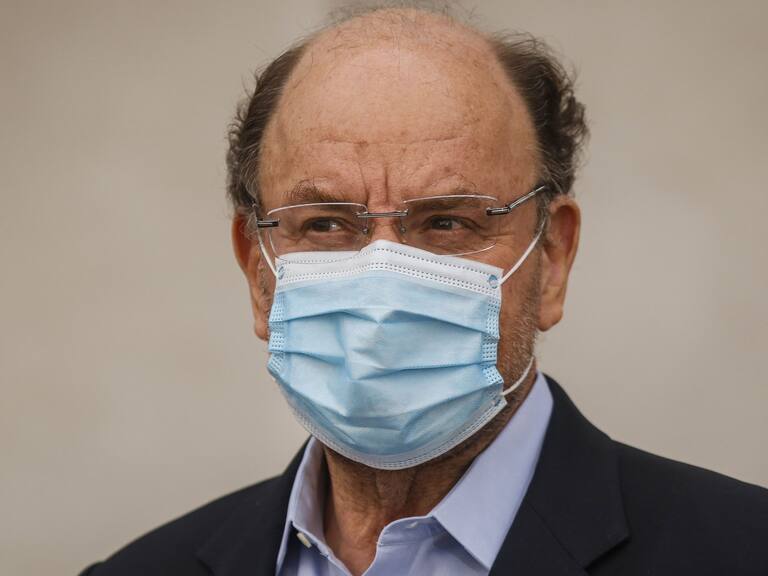 8 de mayo del 2020/SANTIAGOEl Ministro de Obras de Obras Públicas, Alfredo Moreno, habla en el patio de Los Naranjos del Palacio de la Moneda, donde se referira a la situación de las tarifas en hora punta y de saturación en las autopistas urbanas.
FOTO: SEBASTIAN BELTRAN GAETE/AGENCIAUNO