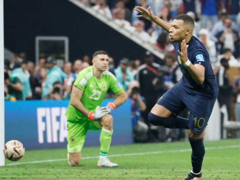 Dibu Martínez Mbappé