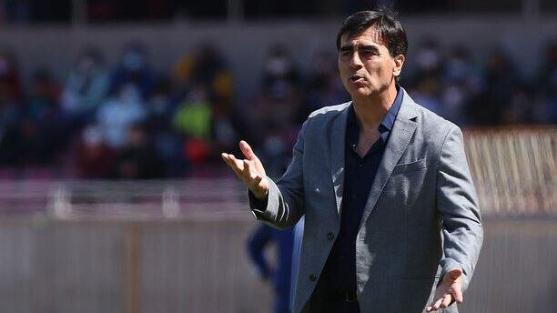 La molestia de Gustavo Quinteros no cesa: "Sería una vergüenza mundial que se defina un torneo con chicos de inferiores"