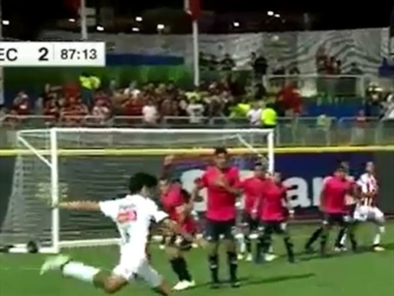 Formidable tiro libre: Matías Fernández marcó su primer golazo en México