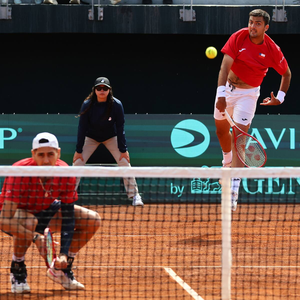 Chile sufre una debacle ante España y queda eliminado de la Copa Davis tras una contundente derrota en el dobles