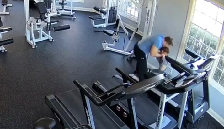 Padre es acusado de causar la muerte de su hijo de 6 años tras obligarlo a ir al gimnasio por “estar gordo”