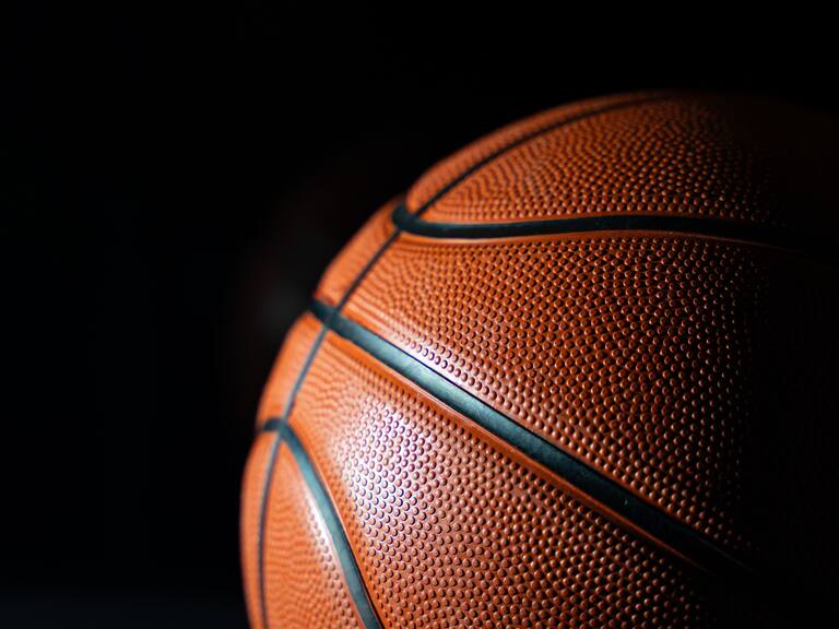 Muere joven promesa del básquetbol a los 22 años: se ahogó mientras nadaba en un embalse