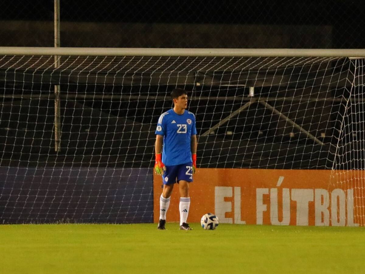 Arquero de la Roja sub 17 salió lesionado tras terrible patada de jugador ecuatoriano: se fue expulsado de inmediato