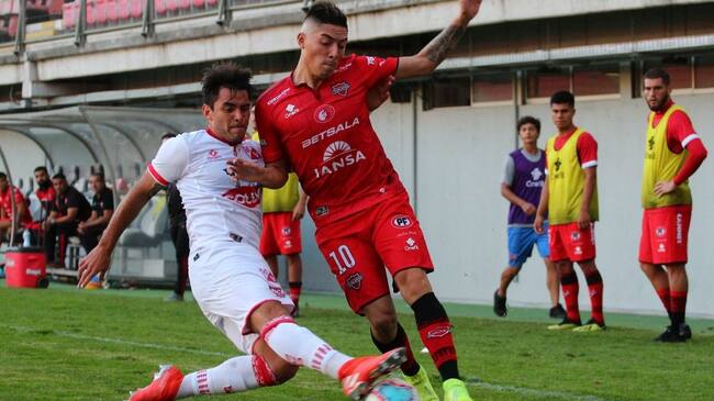 15 DE MARZO DE 2020/CHILLANEric Pinto (i) e Ivan Rozas (d), durante el partido valido por la fecha 4 del Campeonato Nacional de Primera B 2020, entre Nublense y Deportes Valdivia, disputado en el Estadio Nelson Oyarzun de Chillan, Región de Ñuble.
FOTO: FELIPE VENEGAS/AGENCIAUNO