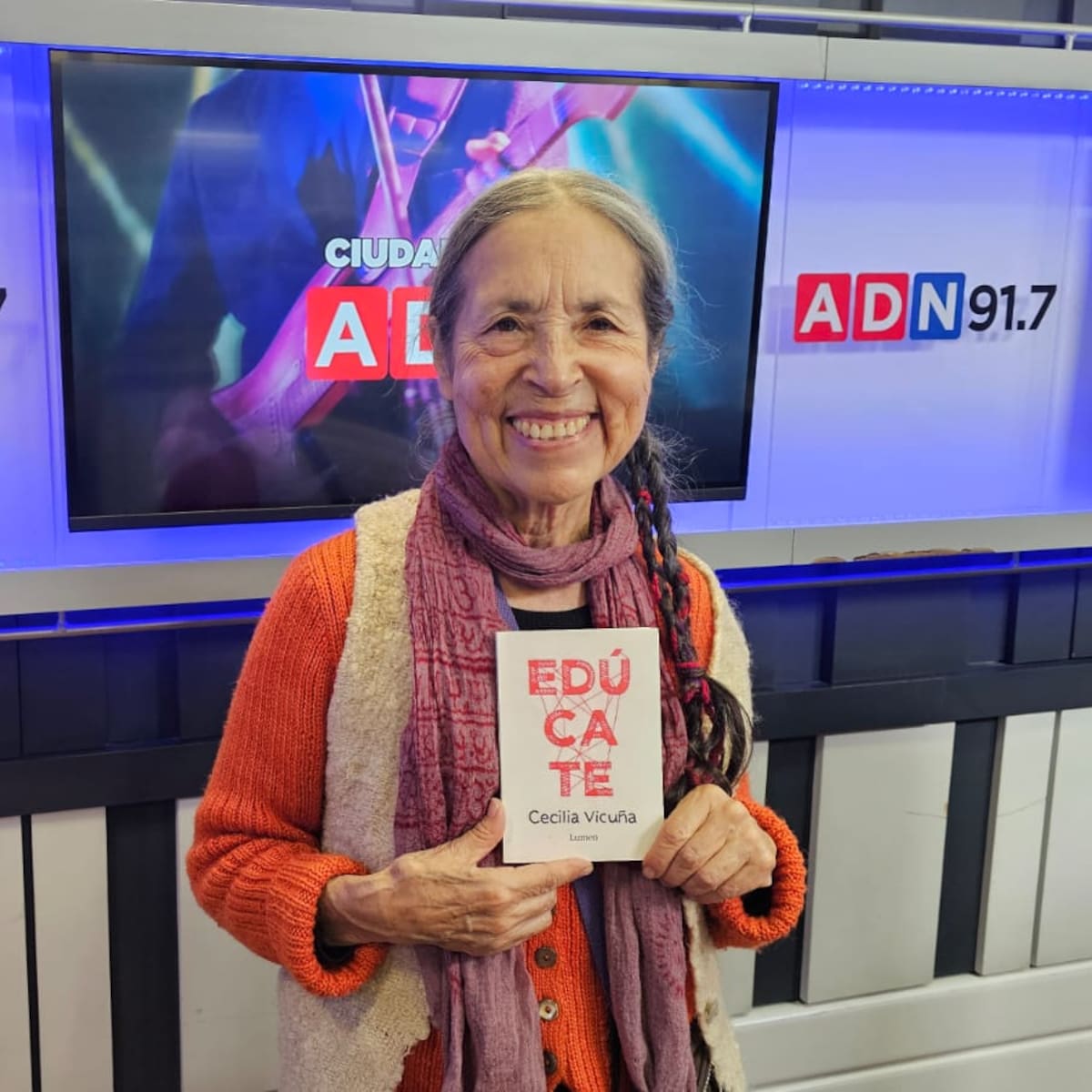 ¿Estamos educando robots? El potente llamado de Cecilia Vicuña ante la crisis del sistema escolar