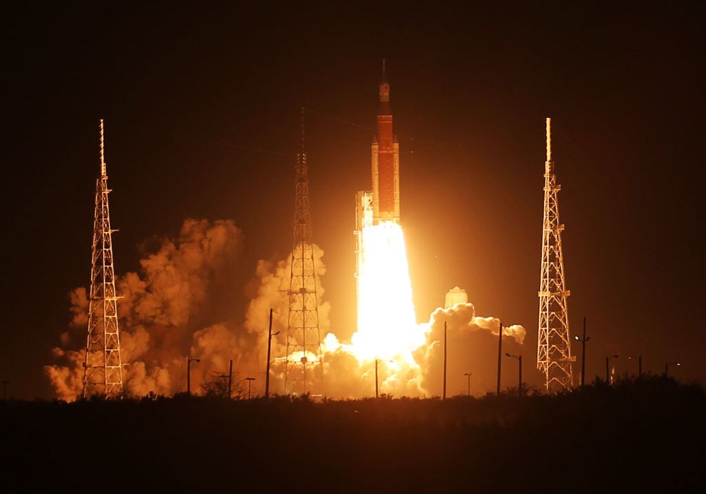 Misión Artemis I despega desde el Centro Espacial Kennedy en Florida