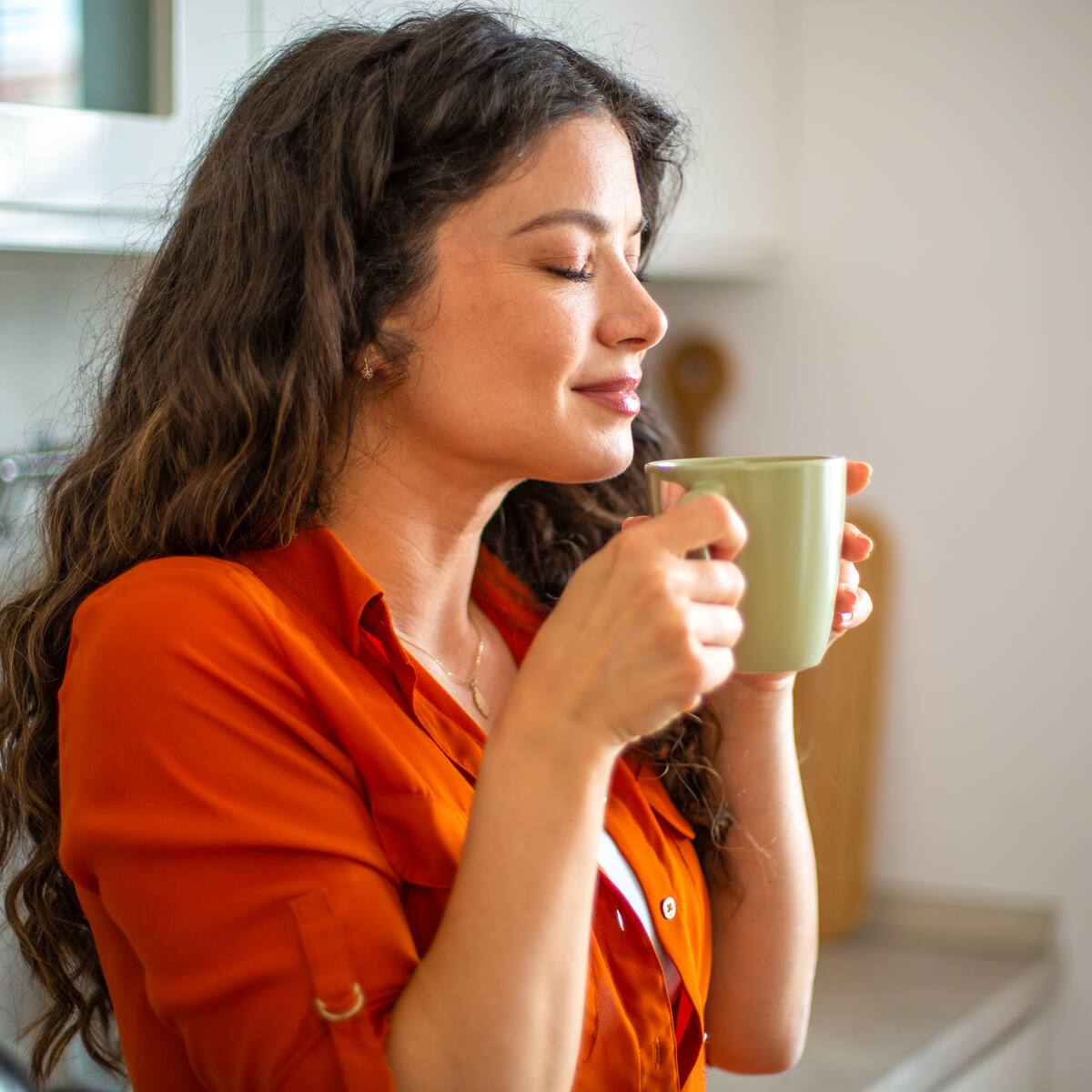 Nueva alternativa a la cafeína promete evitar el nerviosismo: ¿Qué tan cierto es?