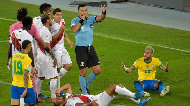 Chilean referee Roberto Tobar gestures during the Conmebol 2021 Copa America football tournament semi-final match between Brazil and Peru at the Nilton Santos Stadium in Rio de Janeiro, Brazil, on July 5, 2021. (Photo by Douglas Magno / AFP) (Photo by DOUGLAS MAGNO/AFP via Getty Images)