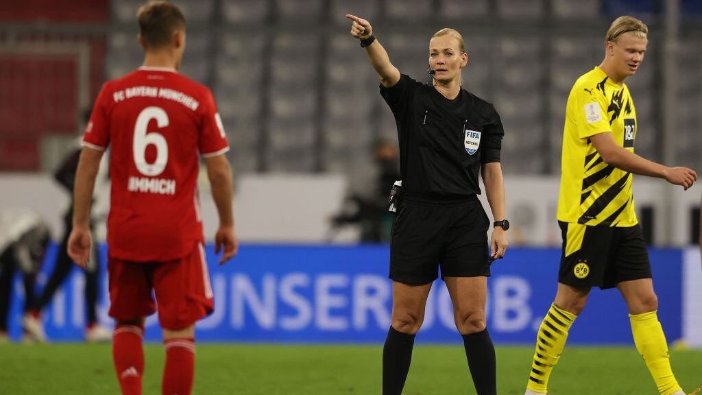 MUNICH, GERMANY - SEPTEMBER 30: Referee Bibiana Steinhaus gestures during the Supercup 2020 match between FC Bayern Muenchen and Borussia Dortmund at Allianz Arena on September 30, 2020 in Munich, Germany. (Photo by Alexander Hassenstein/Getty Images )