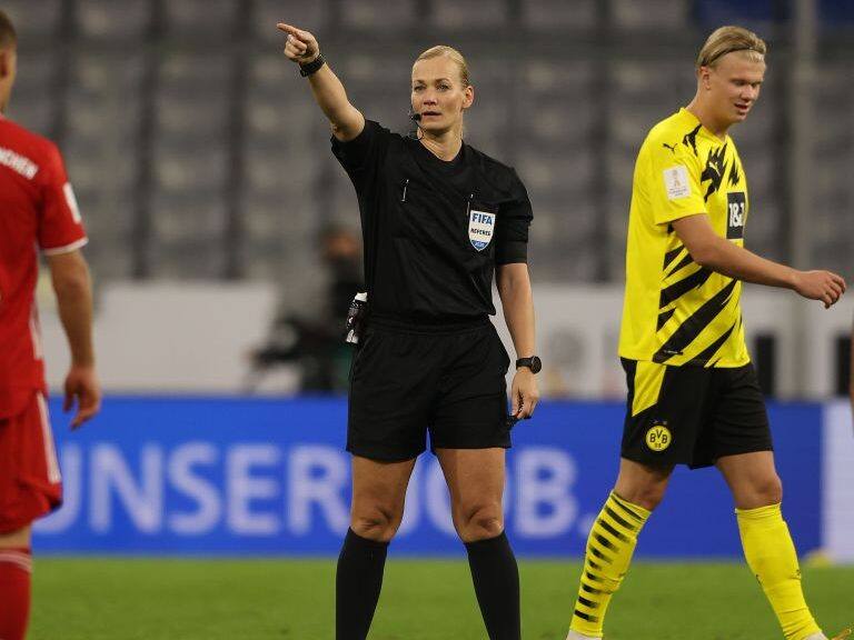MUNICH, GERMANY - SEPTEMBER 30: Referee Bibiana Steinhaus gestures during the Supercup 2020 match between FC Bayern Muenchen and Borussia Dortmund at Allianz Arena on September 30, 2020 in Munich, Germany. (Photo by Alexander Hassenstein/Getty Images )