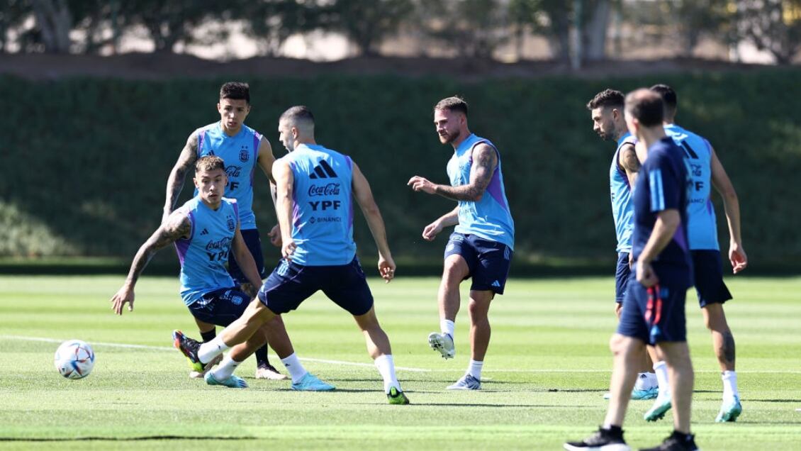 Argentina entrenando tras caer ante Arabia Saudita en el Mundial de Qatar 2022.