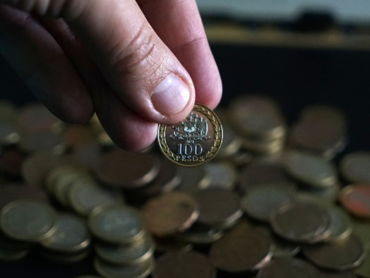 ¿La tienes? Esta es la moneda de $100 que podría valer hasta $600 mil en Chile