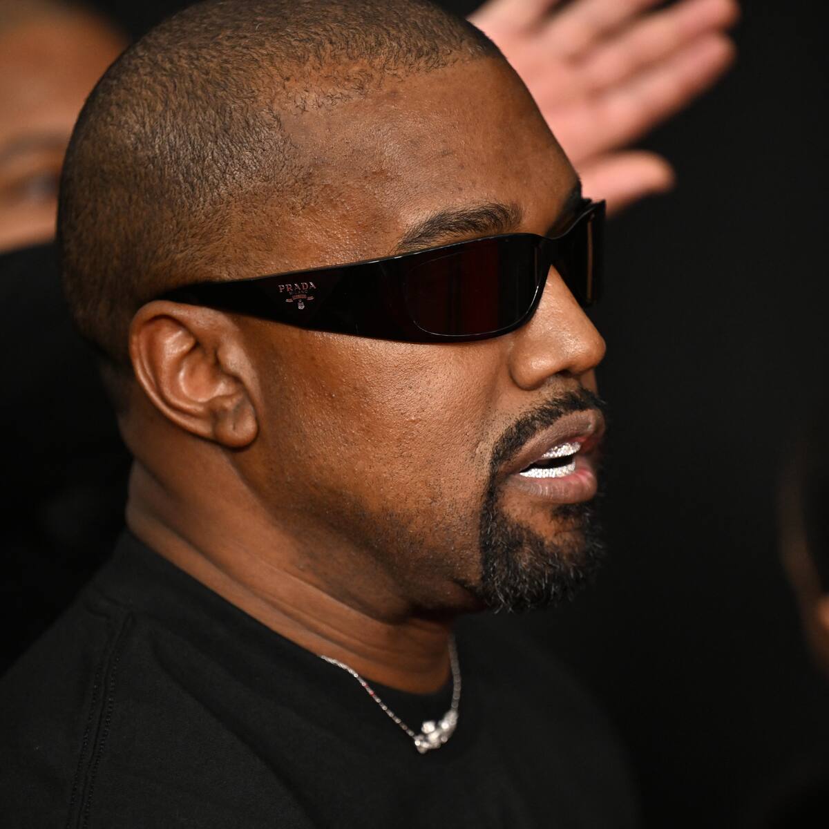 Kanye West suma graves acusaciones: su ex asistente lo denuncia por violación, trata de personas y acoso