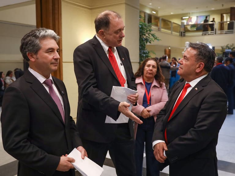 Ministro Poduje denuncia “obstruccionismo” del Frente Amplio tras fallida exposición en la Comisión de Vivienda