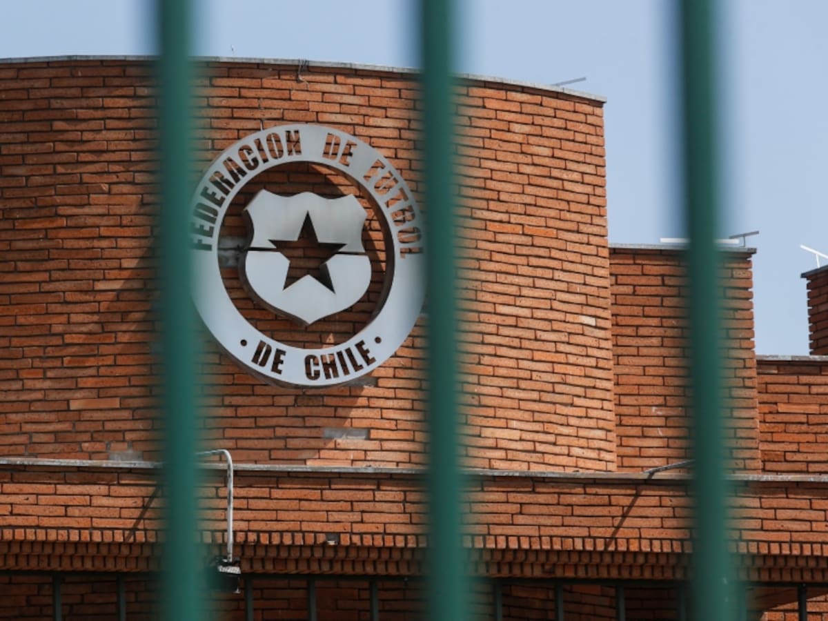 Por vínculos con casas de apuestas: Michael Clark, Aníbal Mosa y Pablo Milad serán investigados por la PDI