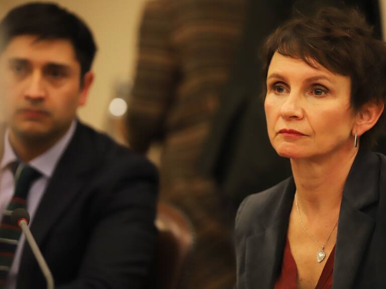 Ministra Tohá asegura que caso de hijo de cónsul chileno acusado de usar auto diplomático para robar «debe ser investigado en España»