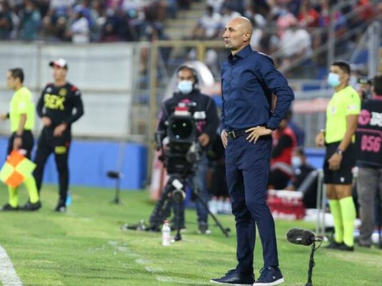 Cristian Paulucci no dramatiza con el estado del césped en San Carlos de Apoquindo: "No pongo excusas ni ando viendo fantasmas"