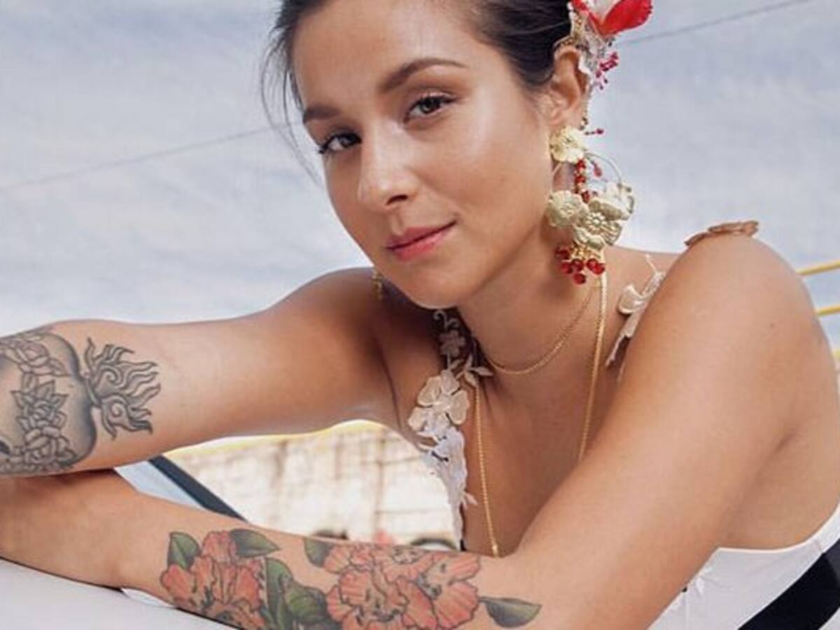 Denise Rosenthal estrenó versión en casa de «Tiene Sabor» con su banda de mujeres