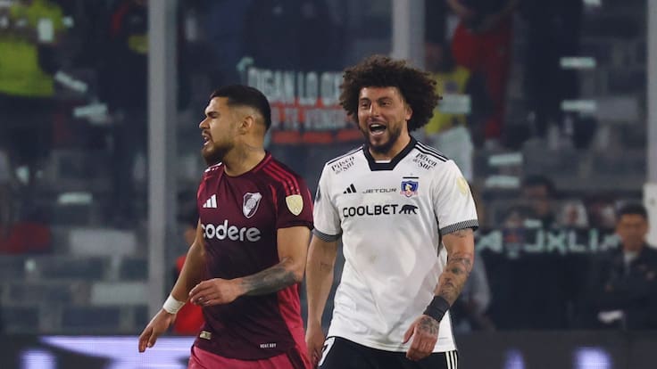 Carabineros intentó detener a Maximiliano Falcón y Paulo Díaz tras ser expulsados por fuerte cruce en el Colo Colo-River Plate