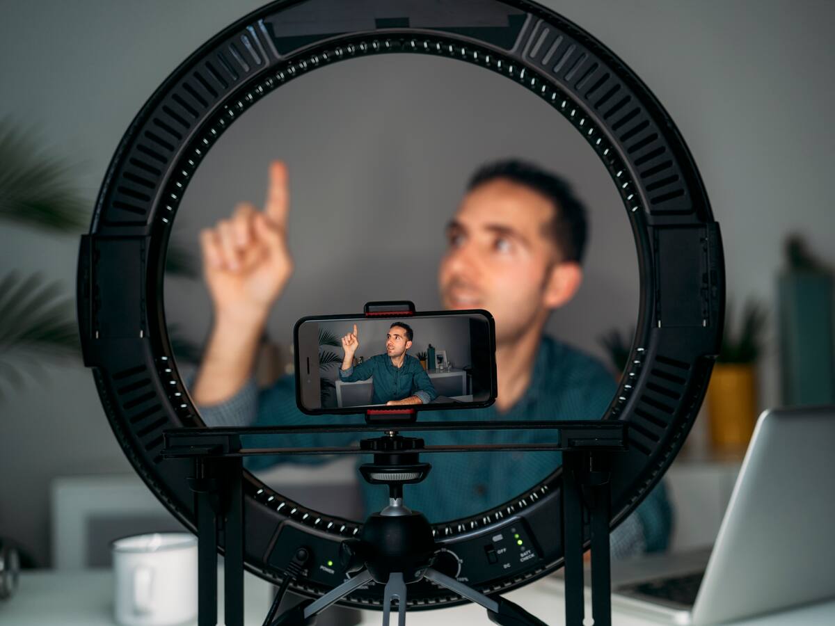 ¿Cómo trabajar en redes sociales? Creador de contenido revela las claves del marketing digital