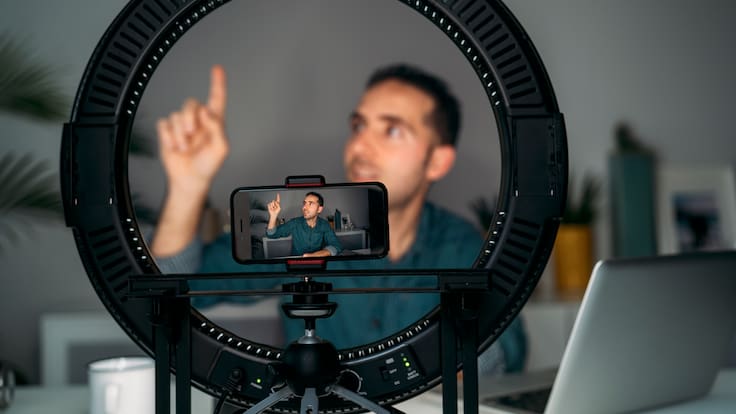 ¿Cómo trabajar en redes sociales? Creador de contenido revela las claves del marketing digital
