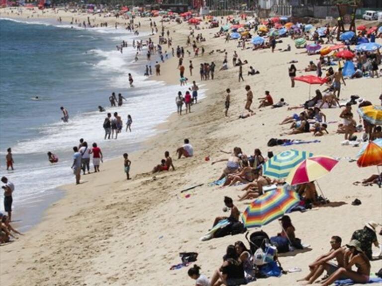 Gobierno llama a los chilenos a «salvar» el verano tomando sus vacaciones en el país