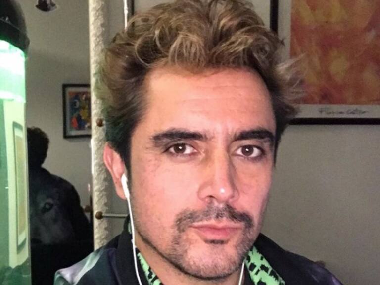 Koke Santa Ana protagonizó divertido momento en The Covers.