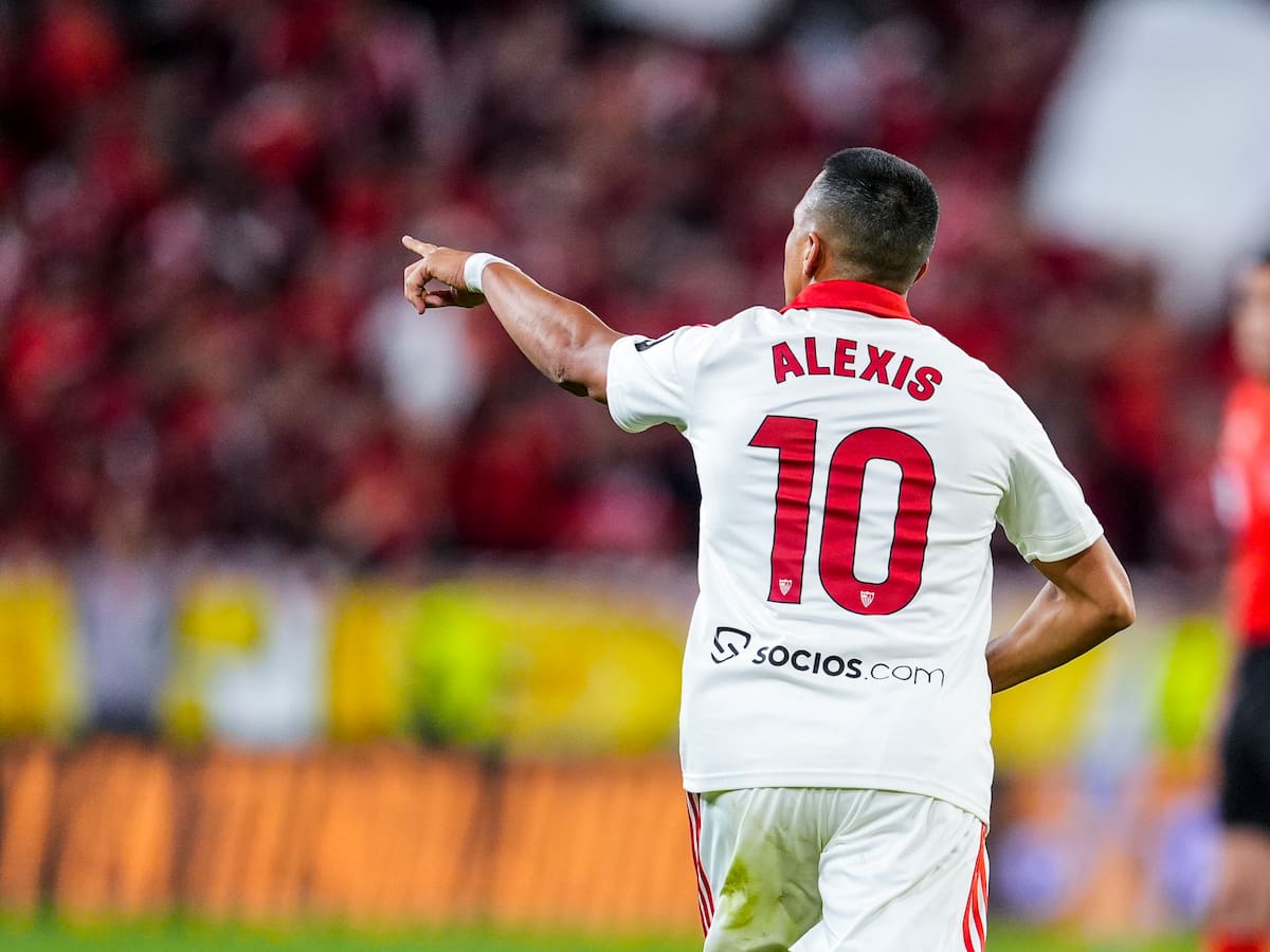“Siempre aparece cuando lo necesitamos”: los halagos de los hinchas del Sevilla a Alexis Sánchez