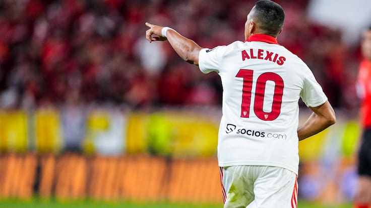 “Siempre aparece cuando lo necesitamos”: los halagos de los hinchas del Sevilla a Alexis Sánchez