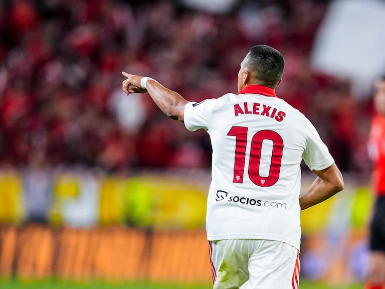 “Siempre aparece cuando lo necesitamos”: los halagos de los hinchas del Sevilla a Alexis Sánchez