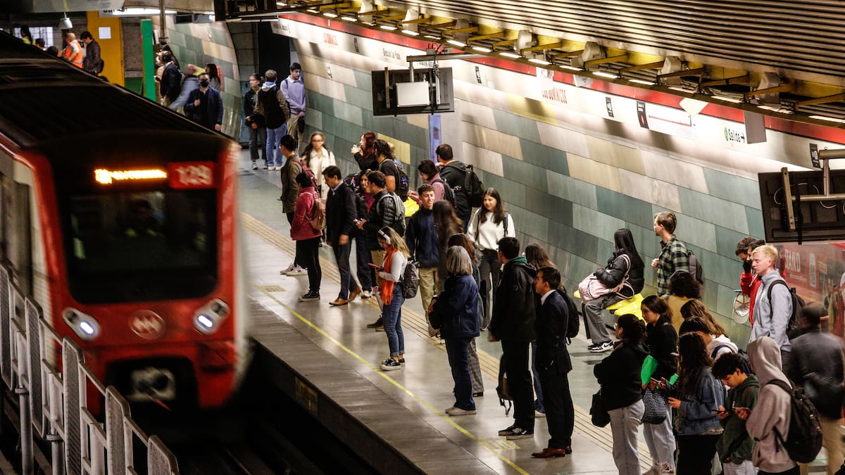 Metro de Santiago pide más atribuciones para sus guardias en lucha contra comercio ilegal