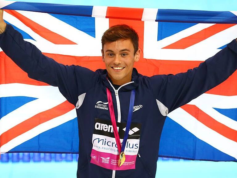 ¡Puro talento! Tom Daley mostró el resultado final del chaleco que tejió en Tokio 2020