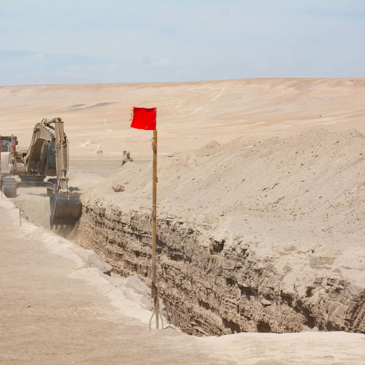Zanjas en la frontera: análisis jurídico detalla qué puede hacer el Gobierno y qué no