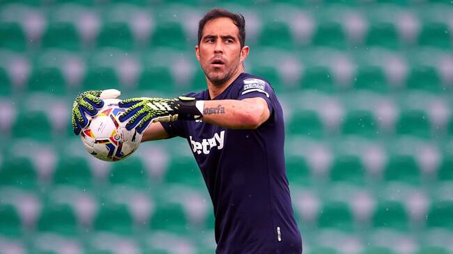 ELCHE, SPAIN - APRIL 04: Claudio Bravo of Real Betis warms up prior to the La Liga Santander match between Elche CF and Real Betis at Estadio Martinez Valero on April 04, 2021 in Elche, Spain. Sporting stadiums around Spain remain under strict restrictions due to the Coronavirus Pandemic as Government social distancing laws prohibit fans inside venues resulting in games being played behind closed doors. (Photo by Francisco MaciaQuality Sport Images/Getty Images)