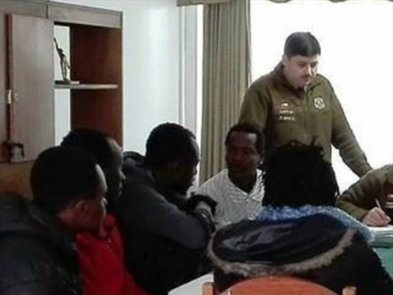 Haitianos dormían en camas de palo, casa de nylon y tomando agua de río en Puerto Natales
