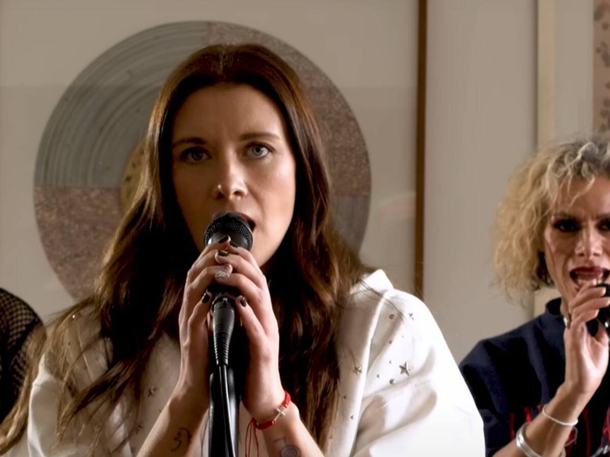 “Tú eres un anciano y yo una chica Mekano”: esta es la nueva canción de Carla Jara con la cual se comparó con Shakira