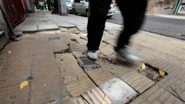 Veredas y plazas bajo la lupa: el criterio judicial que acorrala a los municipios por “falta de servicio” y propone altas indemnizaciones