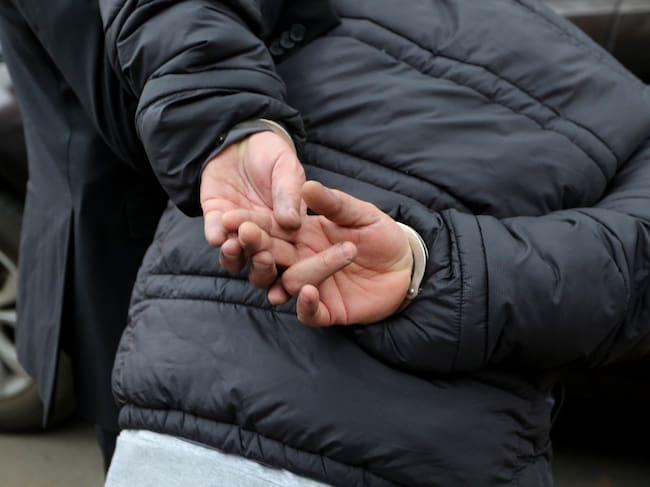 Detienen a hombre que mantenía retenida y amenazaba con un cuchillo a una mujer en Estación Central