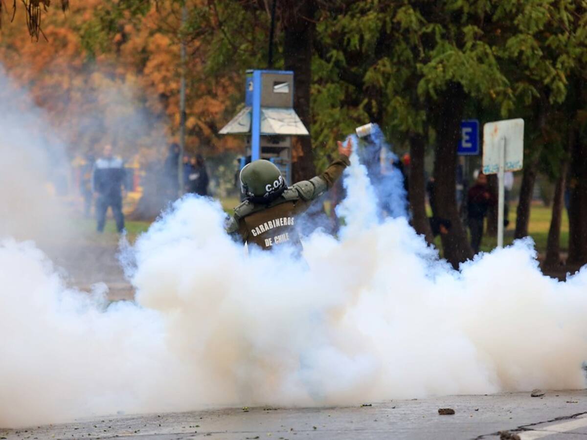 Protesta en El Bosque generó incidentes entre vecinos y Carabineros: Reclaman falta de ayuda en medio de pandemia
