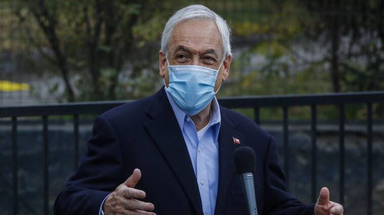 15 de mayo del 2021/SANTIAGOEl Presidente de la Republica, Sebastian Piñera, realiza un punto de prensa al retirase de su local de votación en el colegio San Francisco del Alba en la comuna de Las Condes, en el marco de las elecciones para constituyentes, gobernadores y municipales 2021.
FOTO: SEBASTIAN BELTRAN GAETE/AGENCIAUNO