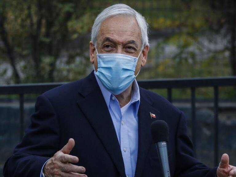 15 de mayo del 2021/SANTIAGOEl Presidente de la Republica, Sebastian Piñera, realiza un punto de prensa al retirase de su local de votación en el colegio San Francisco del Alba en la comuna de Las Condes, en el marco de las elecciones para constituyentes, gobernadores y municipales 2021.
FOTO: SEBASTIAN BELTRAN GAETE/AGENCIAUNO