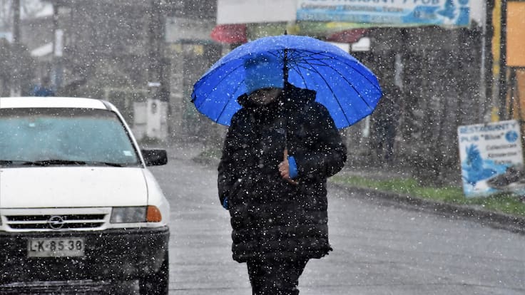 Sistema frontal llega a Chile con lluvia, agua-nieve y viento de hasta 80 km/h: estas son las zonas afectadas