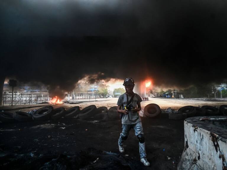 Rangún amanece bajo el humo en medio de las protestas contra la dictadura