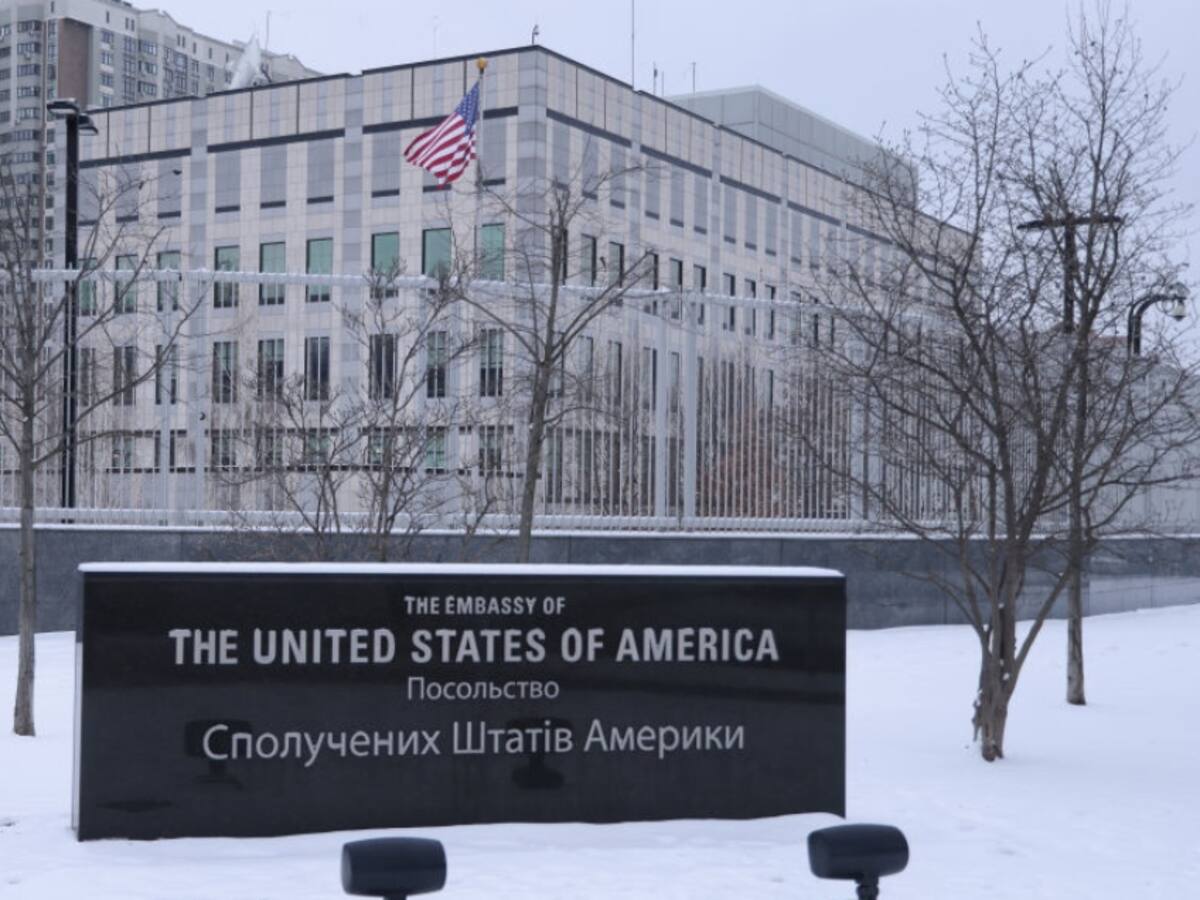 Estados Unidos afirma que reabrirá su embajada en Kiev «muy pronto»