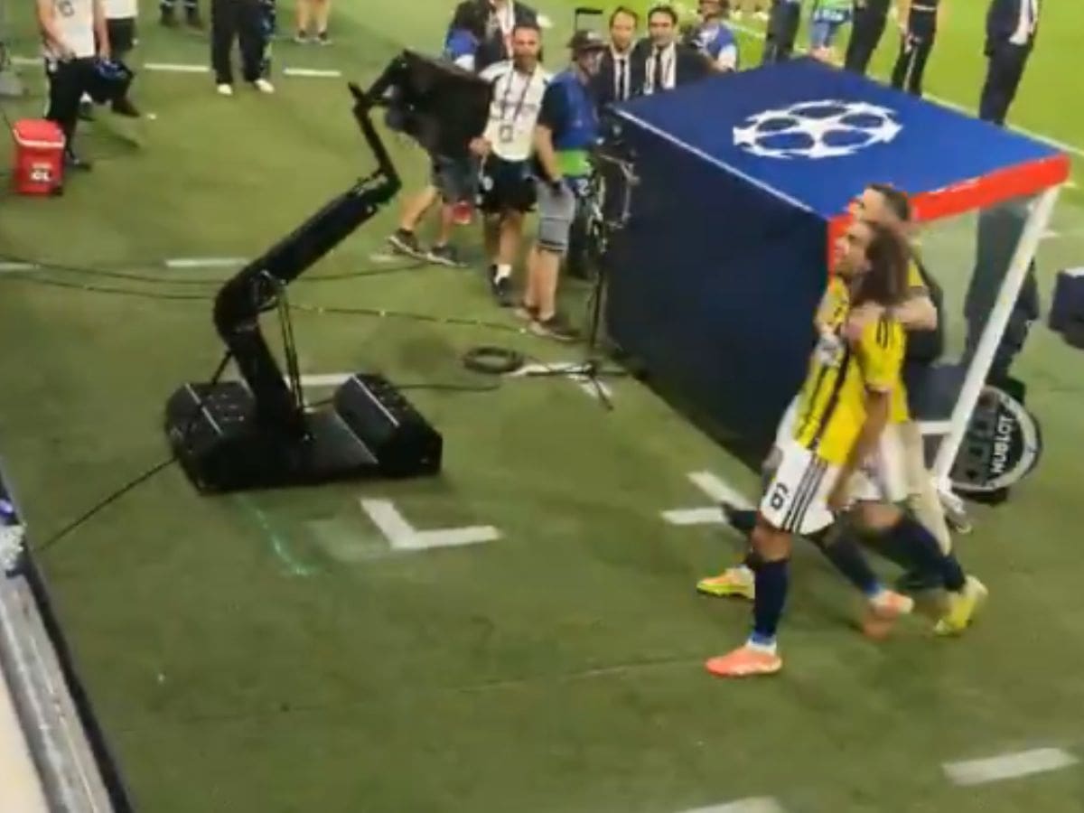 La brutal pelea que empañó la victoria del Fenerbahçe frente al Olympique de Lyon en la Champions League