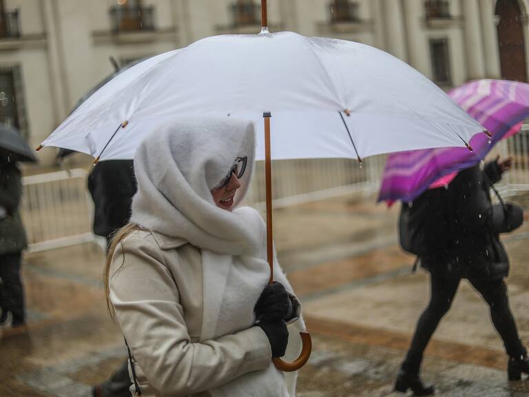 Lluvia en Santiago: este día podrían caer hasta 40 milímetros de precipitaciones con fuertes vientos