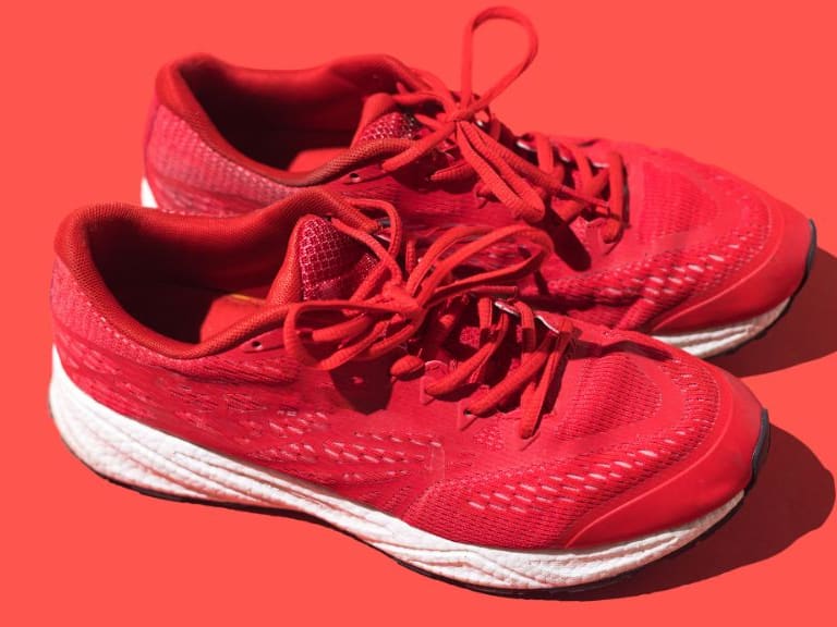 «Uno de los grandes olvidados»: para qué sirve el último agujero de las zapatillas