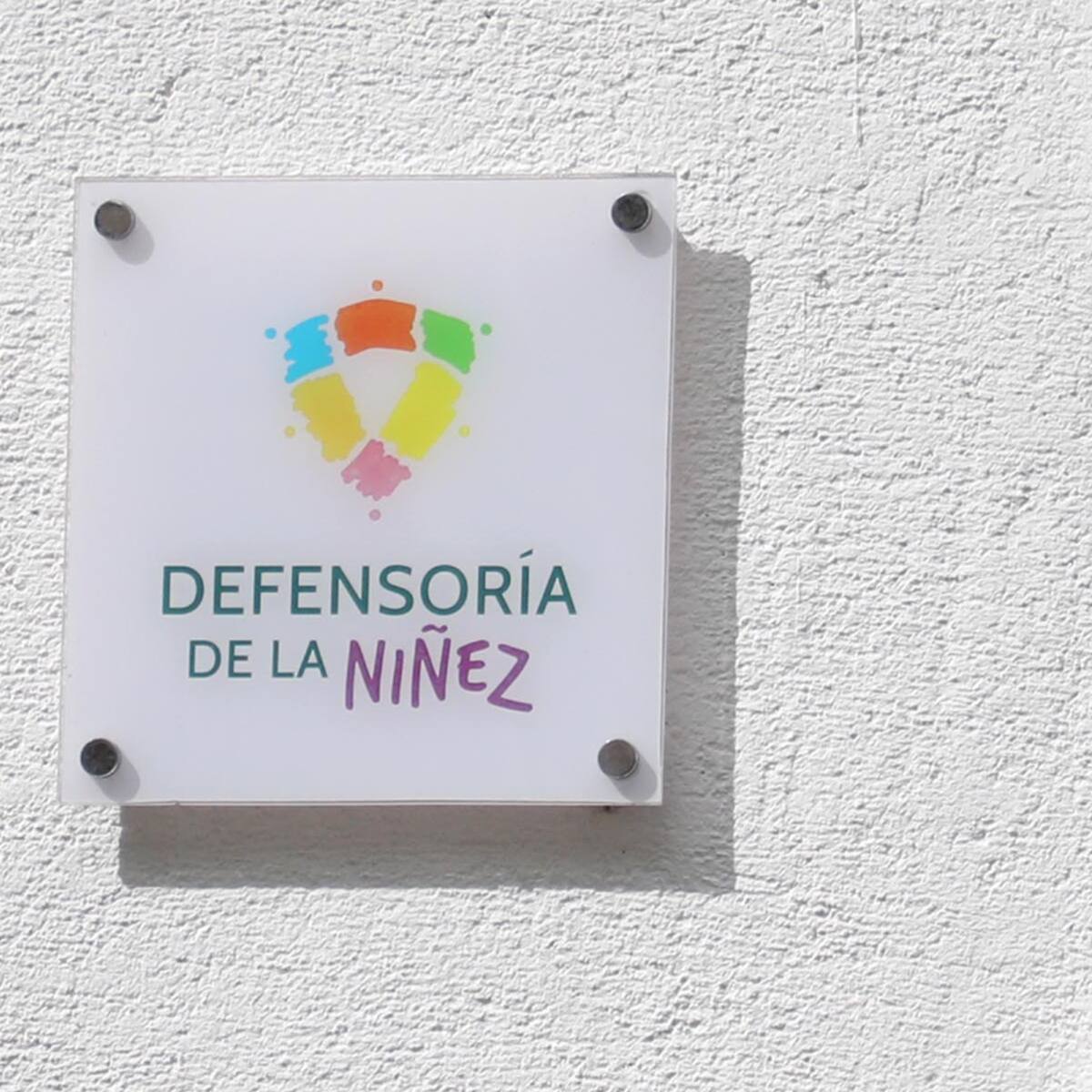 Defensoría de la Niñez cuestiona circular del Registro Civil sobre nacionalidad de hijos de extranjeros nacidos en Chile